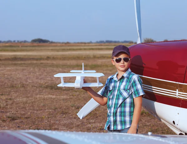Little boy pilot with handmade plane — Stock Photo, Image