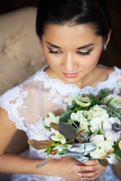 Bride holding unusual wedding bouquet with ranunculus — Stock Photo, Image