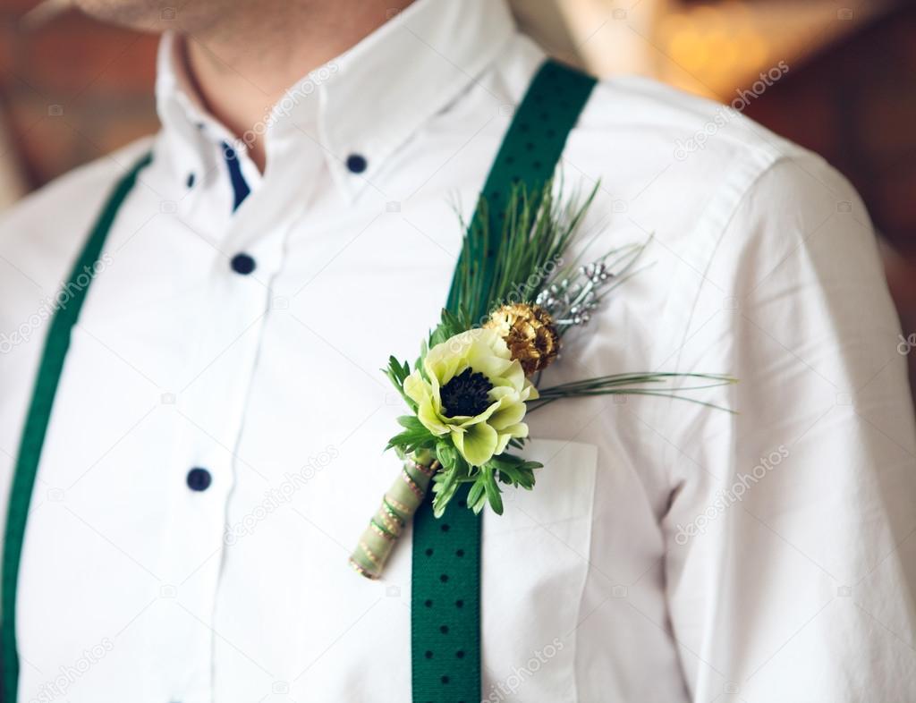 Groom wearing buttonhole with white anemone 