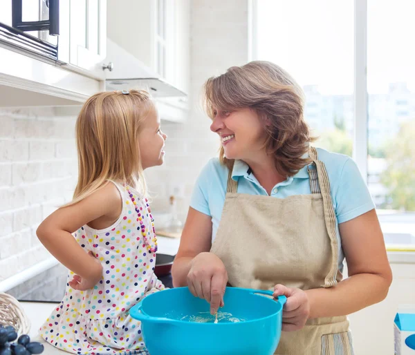 Cute little girl baking with her grandmother — Stock Photo, Image