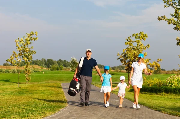 Familia de jugadores de golf — Foto de Stock