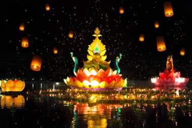 Thailands geleneksel Loy Krathong Festivali