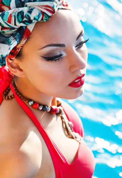 Beautiful fashionable woman near the pool — Stock Photo, Image