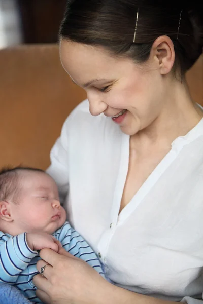 Baby boy in the arms of her mother — Stock Photo, Image