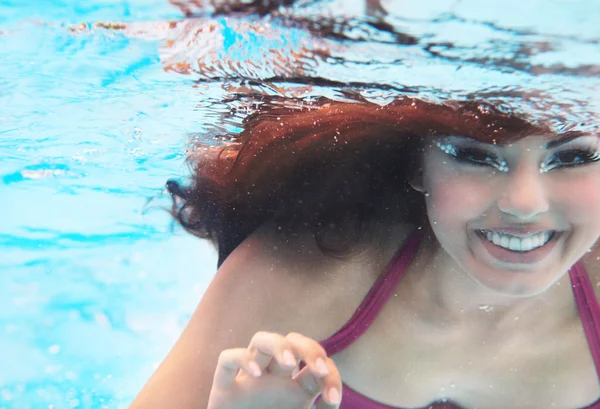 Underwater woman close up portrait — Stock Photo, Image