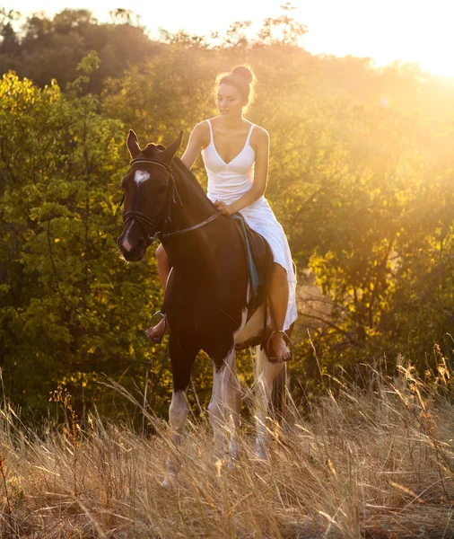 Beautiful woman on a horse — Stock Photo, Image