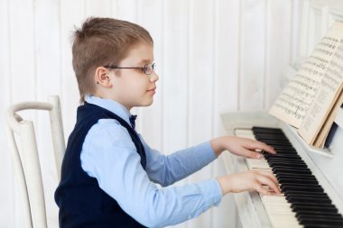 Çocuk piyano 