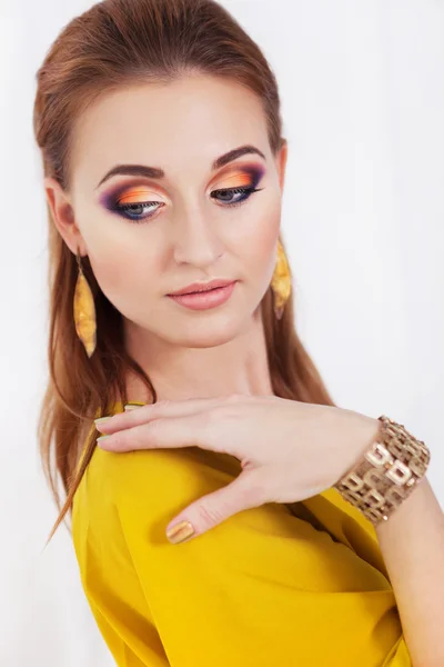 Portrait of young beautiful girl with make up — Stock Photo, Image