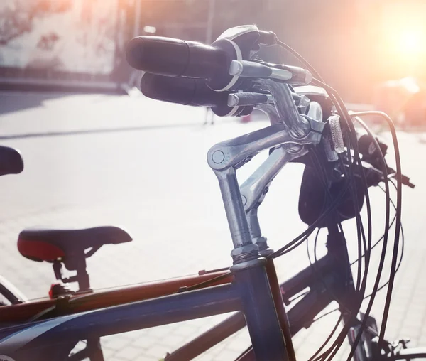 Station de vélos urbains à louer au centre-ville — Photo