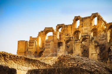 Kuzey Afrika'da en büyük colosseum kalıntıları. El Jem, Tunisi