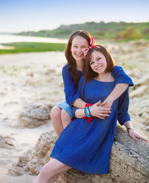 Portrait of a happy mother and her teen daughter — Stock Photo, Image