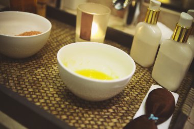 Spa natürmort mum yanan ile