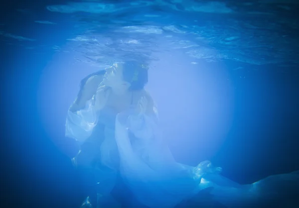 Underwater close up retrato de uma mulher — Fotografia de Stock