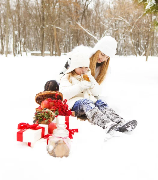 Happy young mother with daughter on winter picnic — Stok Foto