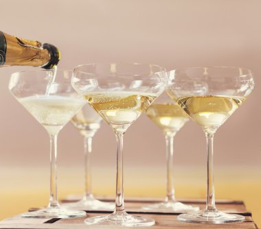 Champaign gözlüğe geçirildi