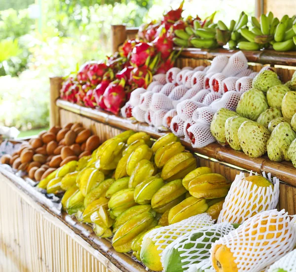 Open lucht markt voor fruit in Thailand — Stockfoto