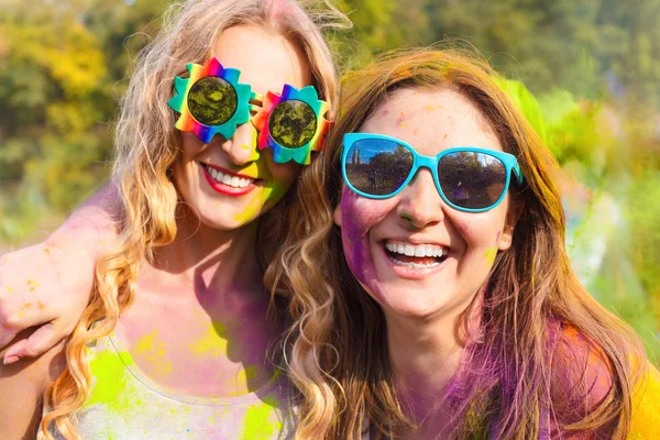 Happy young girls on holi color festival — Stock Photo, Image