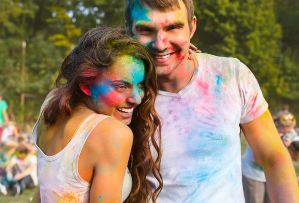 Happy couple in love on holi color festival — Stock Photo, Image