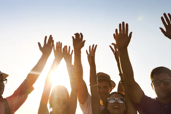 Happy friends celebration beach party — Stock Photo, Image