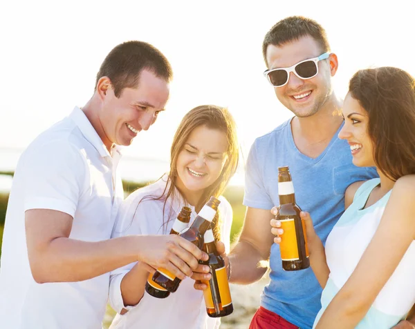 Group of friends having a summer beach party — Stock Photo, Image