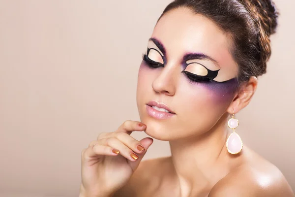 Krásná mladá žena s fantasy make-up — Stock fotografie