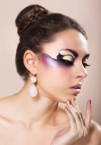 Krásná mladá žena s fantasy make-up — Stock fotografie