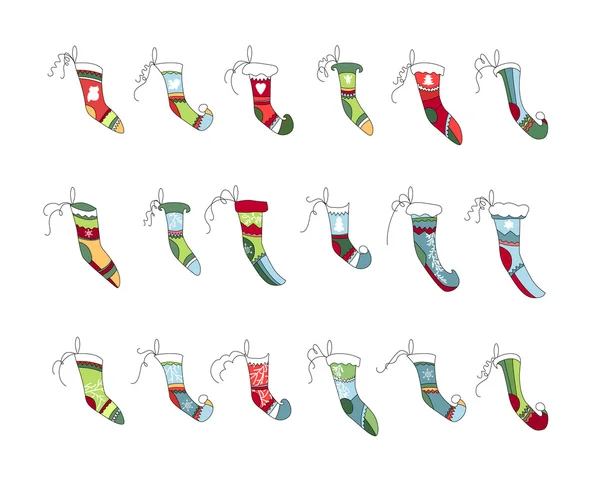 Set de diferentes calcetines textiles Santa aislados en blanco. Colores brillantes. Para diseño festivo, anuncios, postales, carteles . — Vector de stock