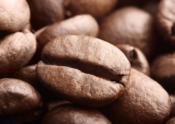 Nahaufnahme gerösteter Kaffeebohnen — Stockfoto