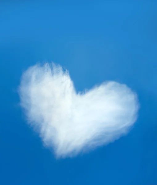 White cloud with form of heart shape. romantic conceptual illustration — Stock Photo, Image