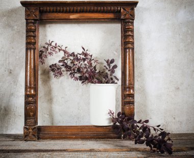 eski ahşap çerçeve ile natürmort