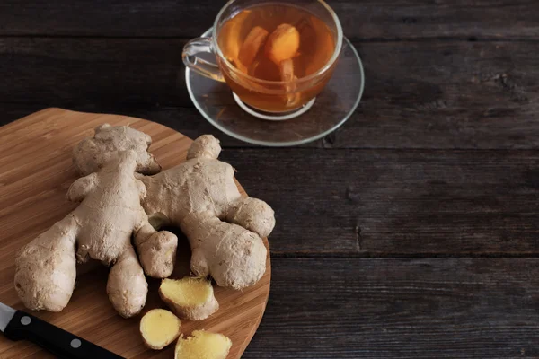 Gyömbér tea-fa háttér fehér csészében — Stock Fotó