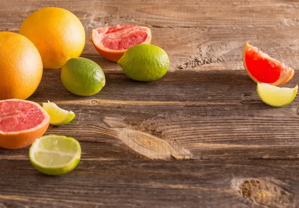 Sada dřevěných pozadí plátky citrusových plodů — Stock fotografie