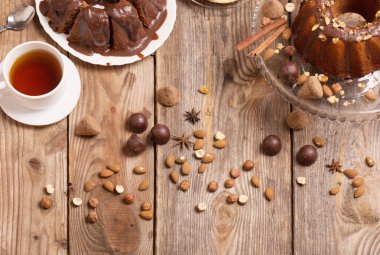 Eski ahşap zemin üzerine pasta