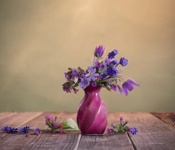 Still life with spring flowers — Stock Photo, Image