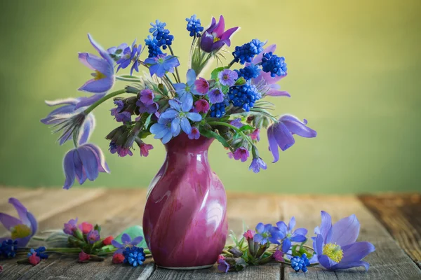 Still life with spring flowers — Stock Photo, Image