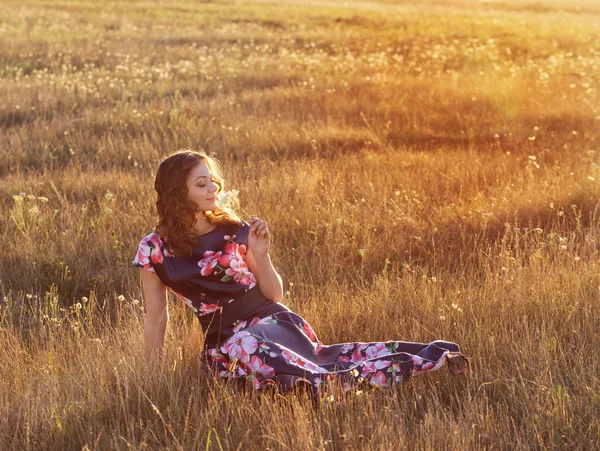 Beauté romantique fille en plein air — Photo