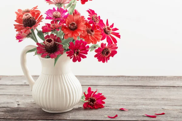 Ramo de flores de zinnia — Foto de Stock