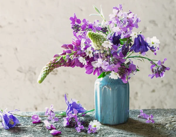 Still life with summer flowers in vase — Stock Photo, Image