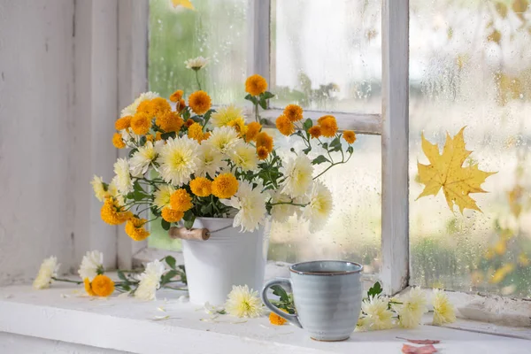 Chrysanthemums Vase Windowsill Autumn — Stock Photo, Image