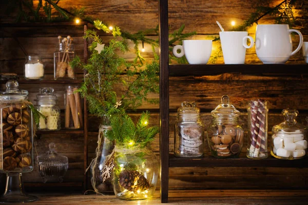 Weihnachtsdekoration Kakaobar Mit Plätzchen Und Süßigkeiten Auf Altem Holzhintergrund Natürlichen — Stockfoto