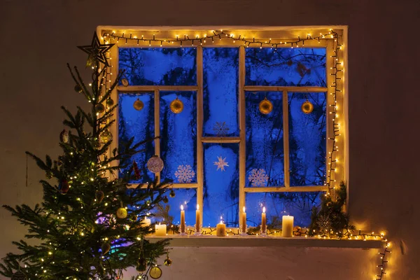 Weihnachtsschmuck Alten Holzfenstern — Stockfoto