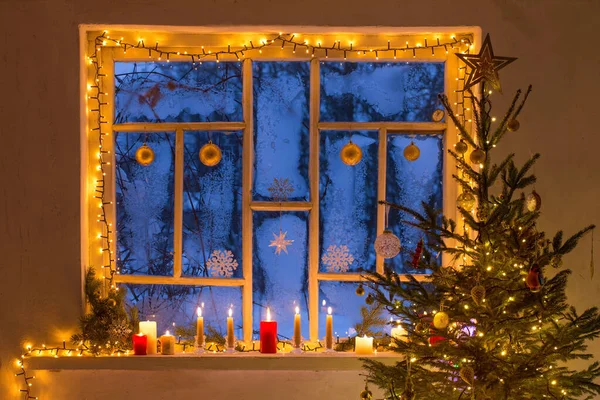 Weihnachtsschmuck Alten Holzfenstern — Stockfoto