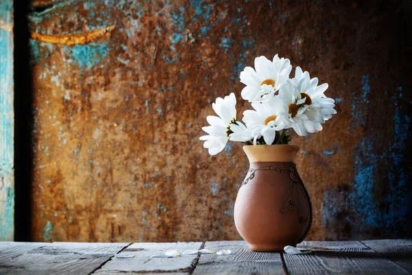White Flowers Jug Old Wooden Painted Background — Stock Photo, Image