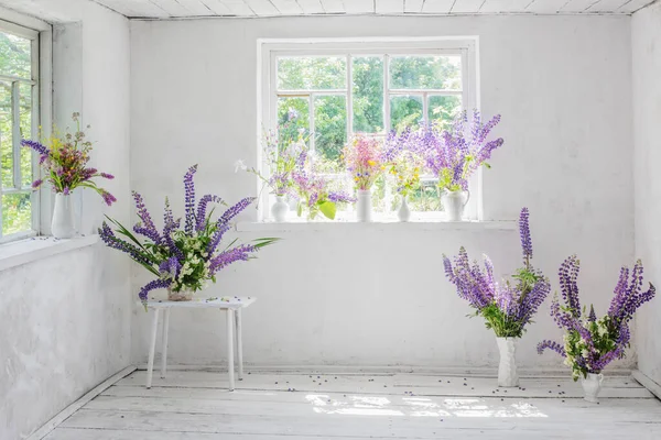 White Vintage Interior Flowers — Stock Photo, Image