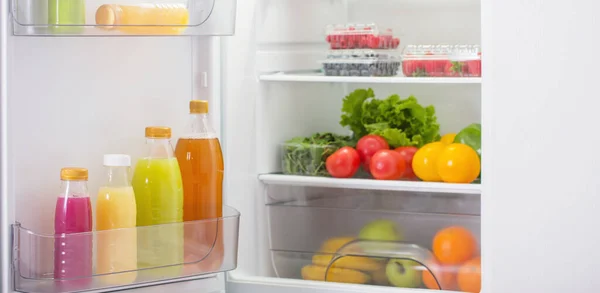 Refrigerador Con Diferentes Alimentos Saludables — Foto de Stock