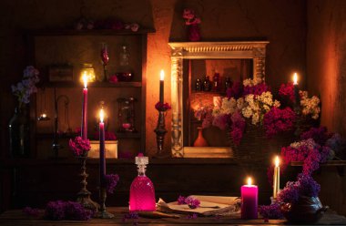 Cadının evindeki leylak çiçeklerinin sihirli iksiri.