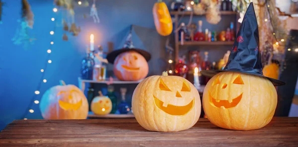 Citrouilles Halloween Sur Une Vieille Table Bois Sur Fond Décorations — Photo