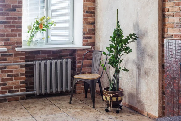 Summer Flowers Glass Vase Windowsiil Loft Interior — Stock Photo, Image