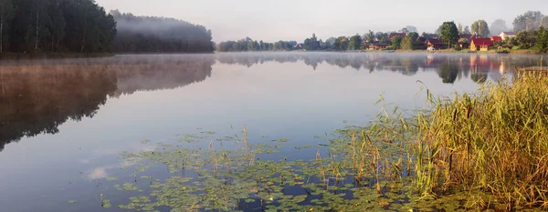 Spanduk Dengan Danau Musim Panas Yang Indah Pagi Hari — Stok Foto