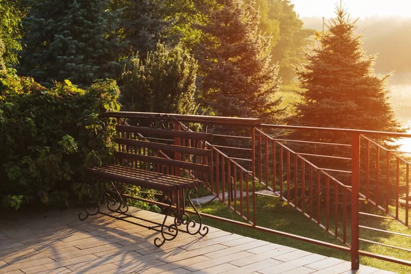 Beautiful Openwork Bench Dawn Shore Lake Summer — Stock Photo, Image